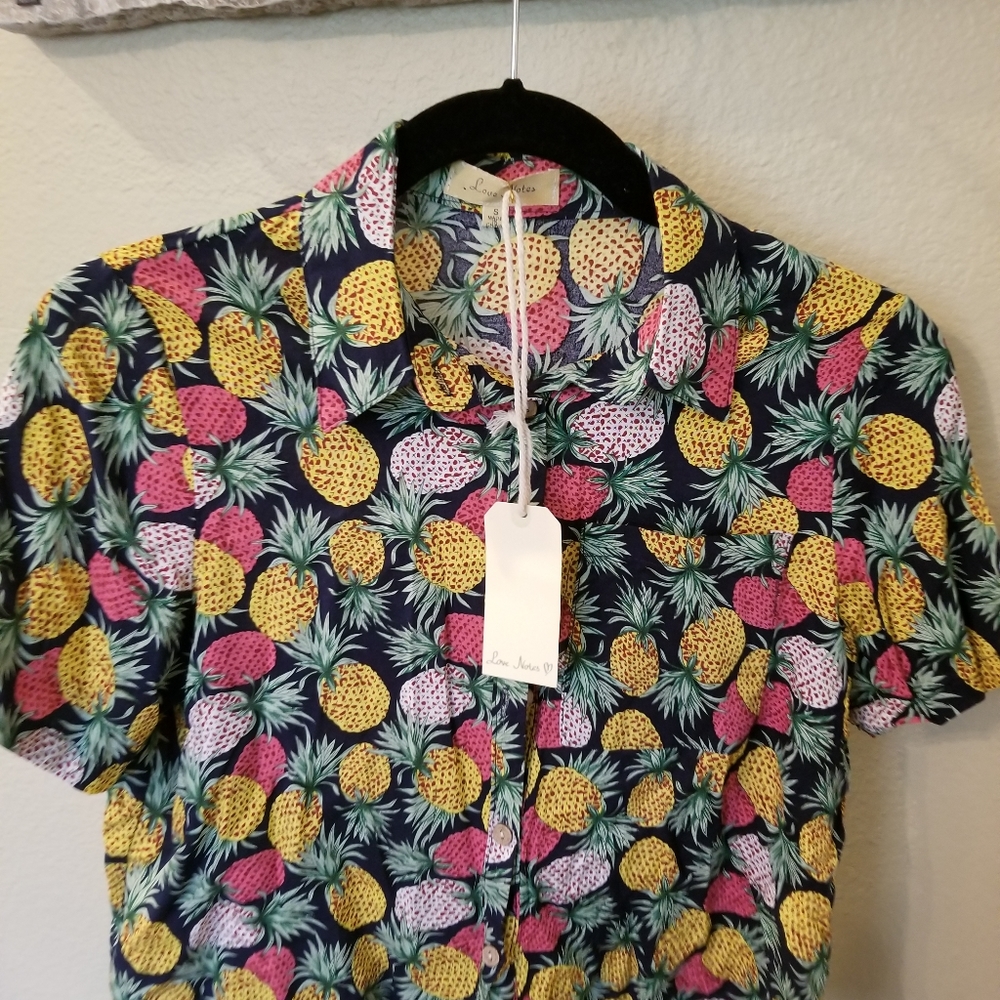FUN PINEAPPLE SHIRT BRAND NEW